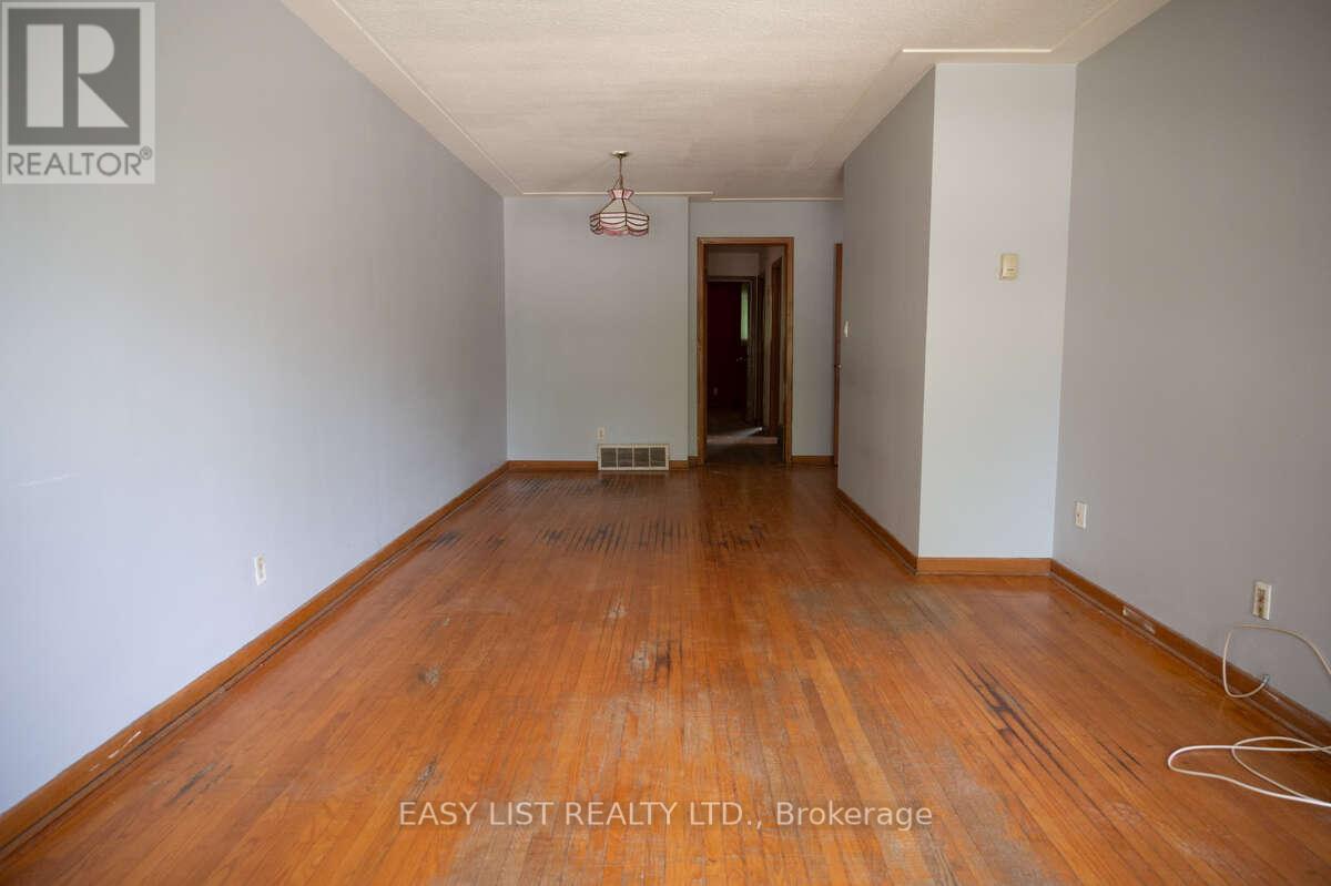 1574 NORTHMOUNT AVENUE - 12