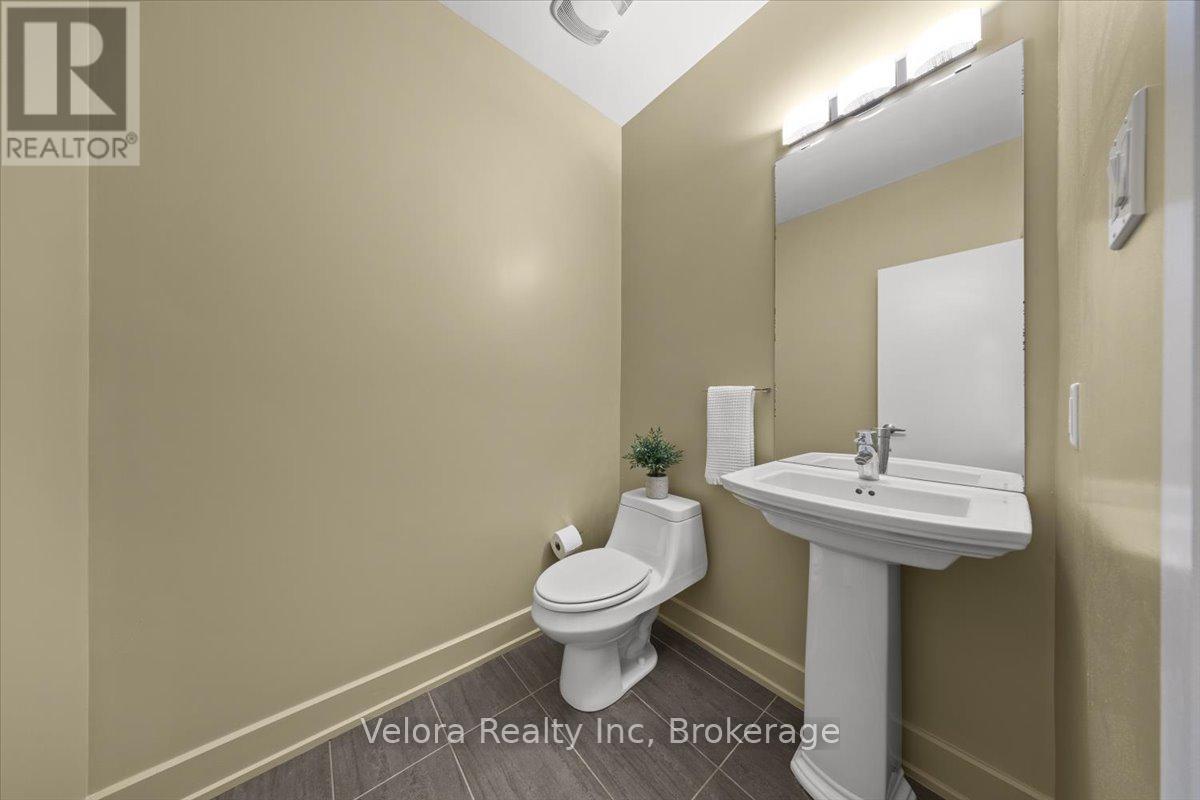 3 Bed, 3 Bath House for Sale in Ottawa – 63F YOUNG STREET, Ottawa – MLS# X13464448 - Image 8