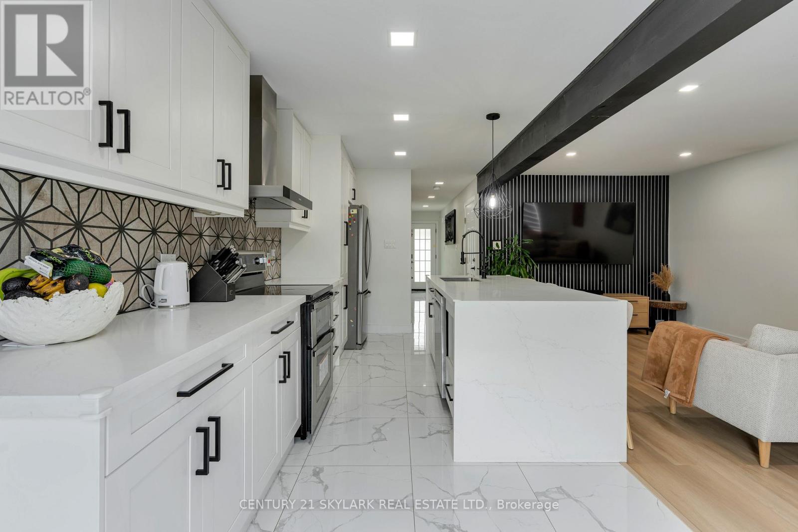 #15 1385 UPPER WENTWORTH STREET - 13