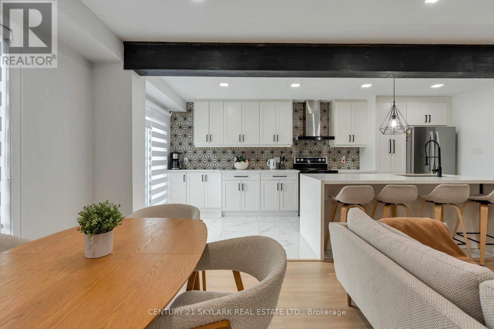 #15 1385 UPPER WENTWORTH STREET - 18