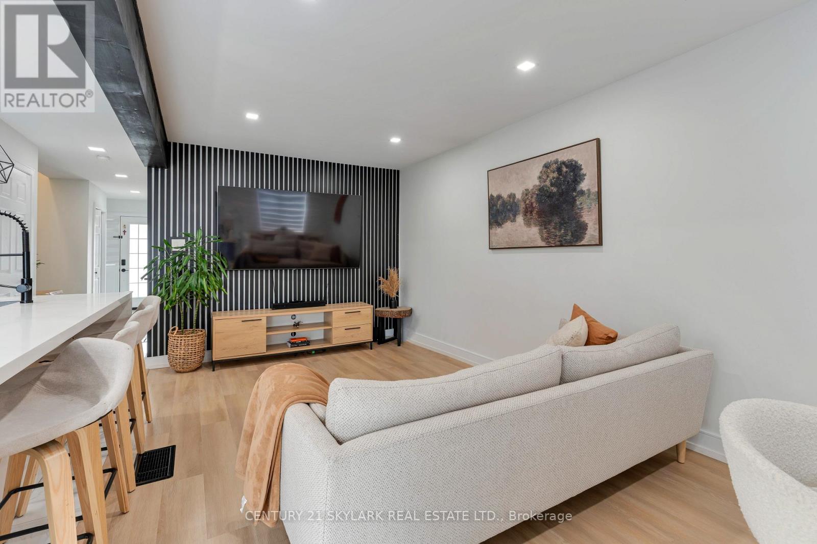 #15 1385 UPPER WENTWORTH STREET - 20