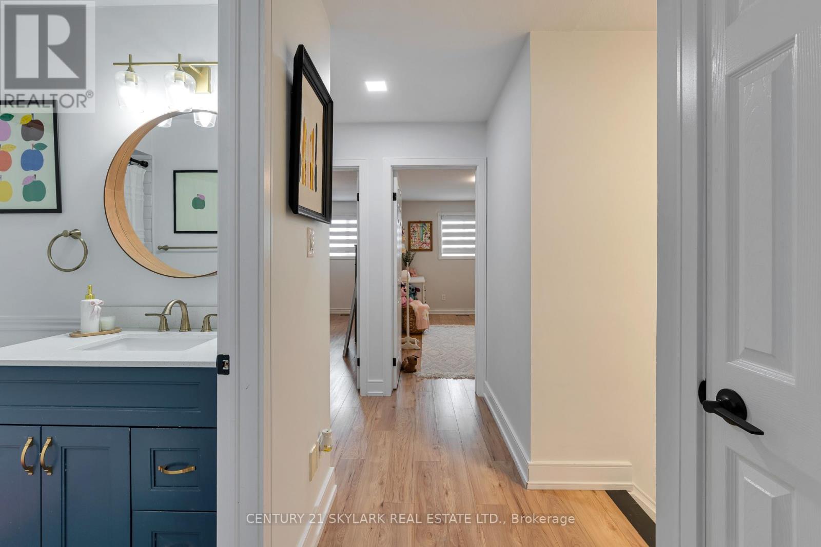 #15 1385 UPPER WENTWORTH STREET - 22