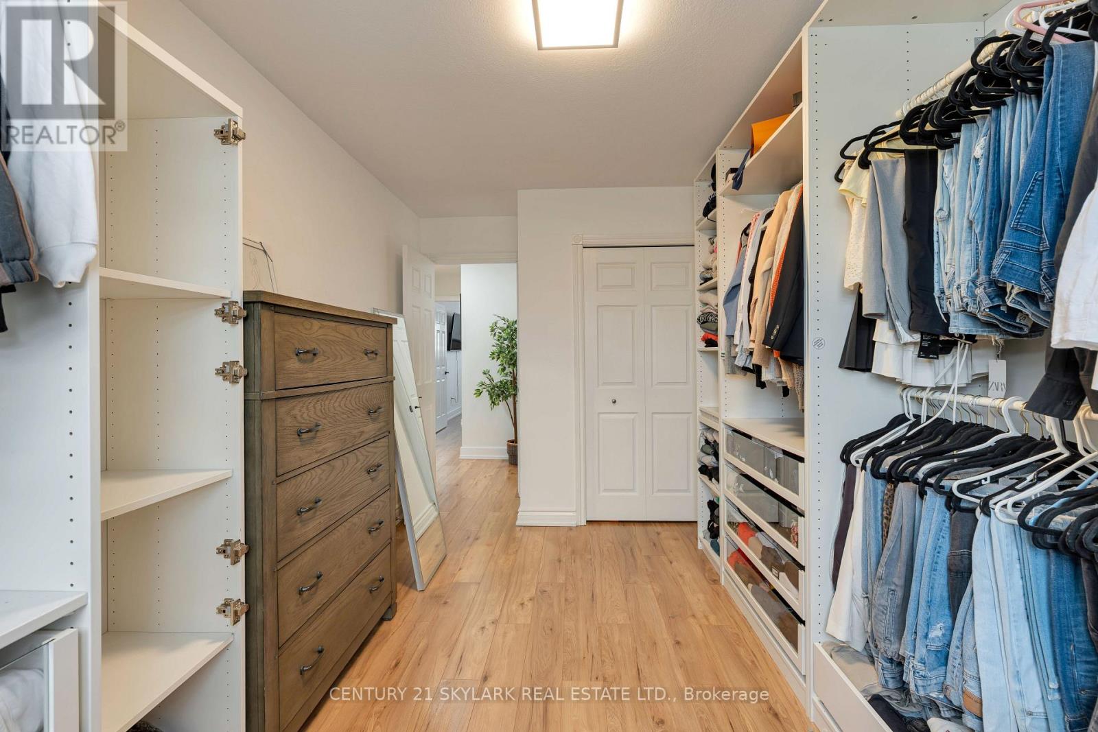 #15 1385 UPPER WENTWORTH STREET - 25