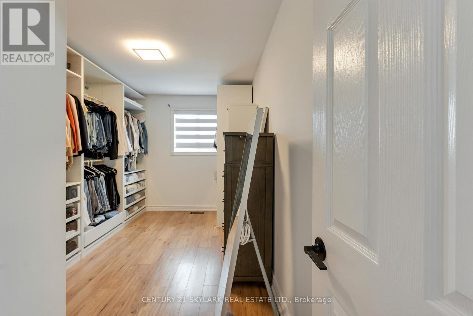 #15 1385 UPPER WENTWORTH STREET - 26