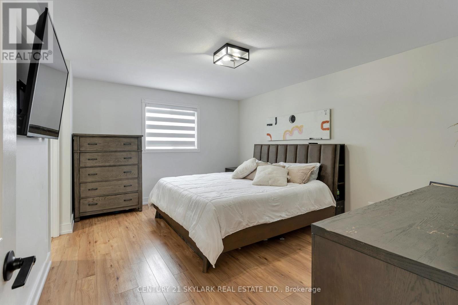 #15 1385 UPPER WENTWORTH STREET - 27