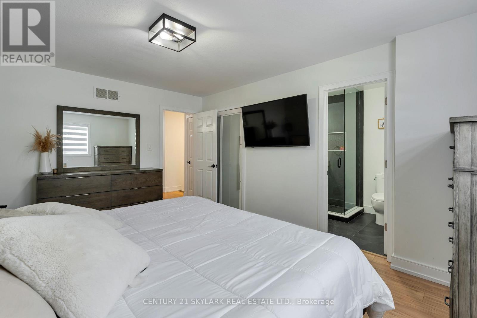 #15 1385 UPPER WENTWORTH STREET - 28