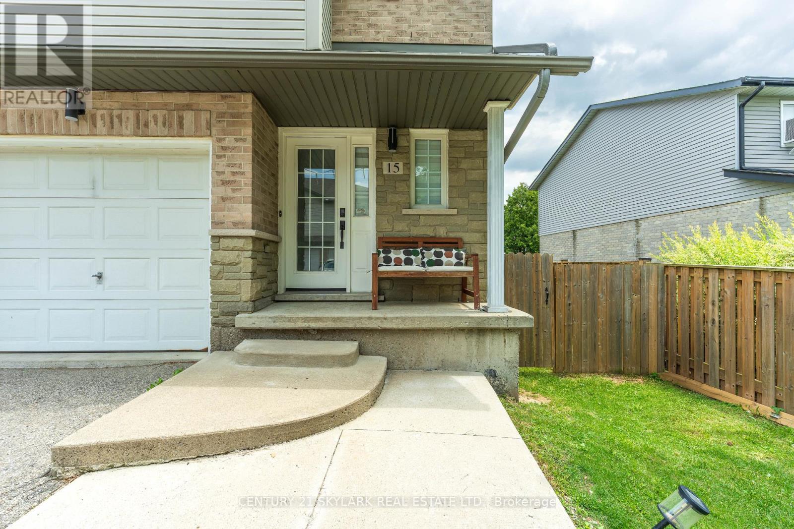 #15 1385 UPPER WENTWORTH STREET - 3