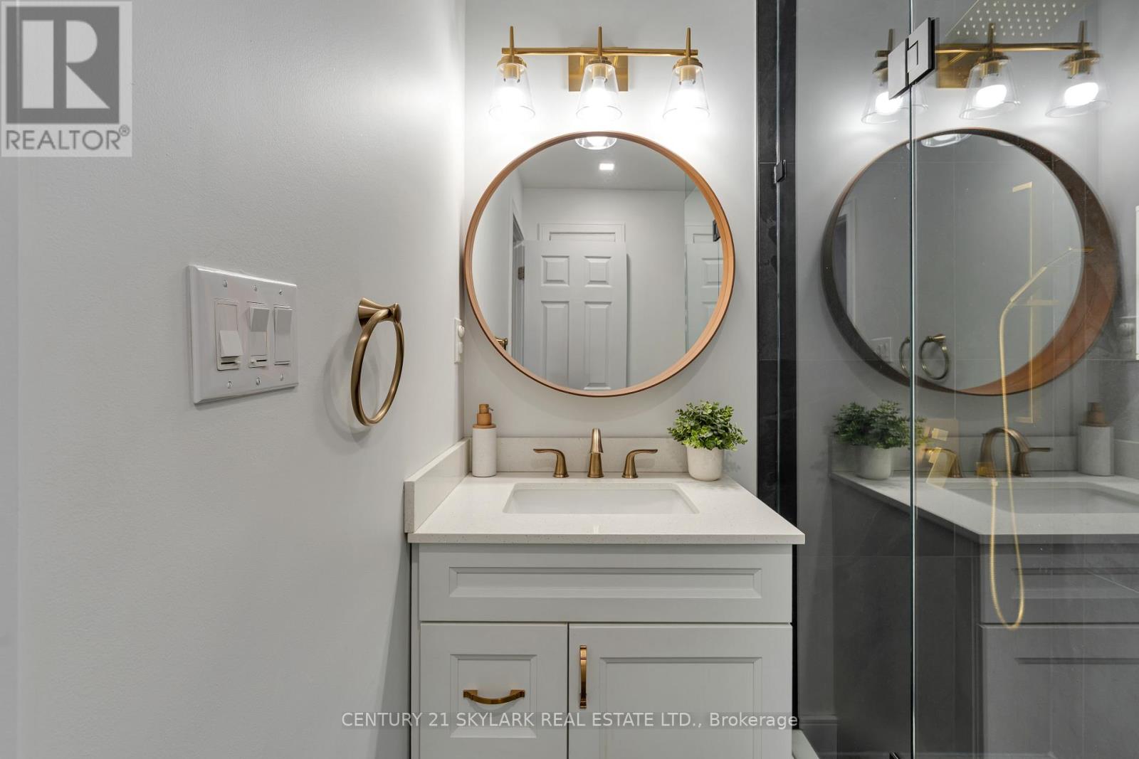 #15 1385 UPPER WENTWORTH STREET - 30