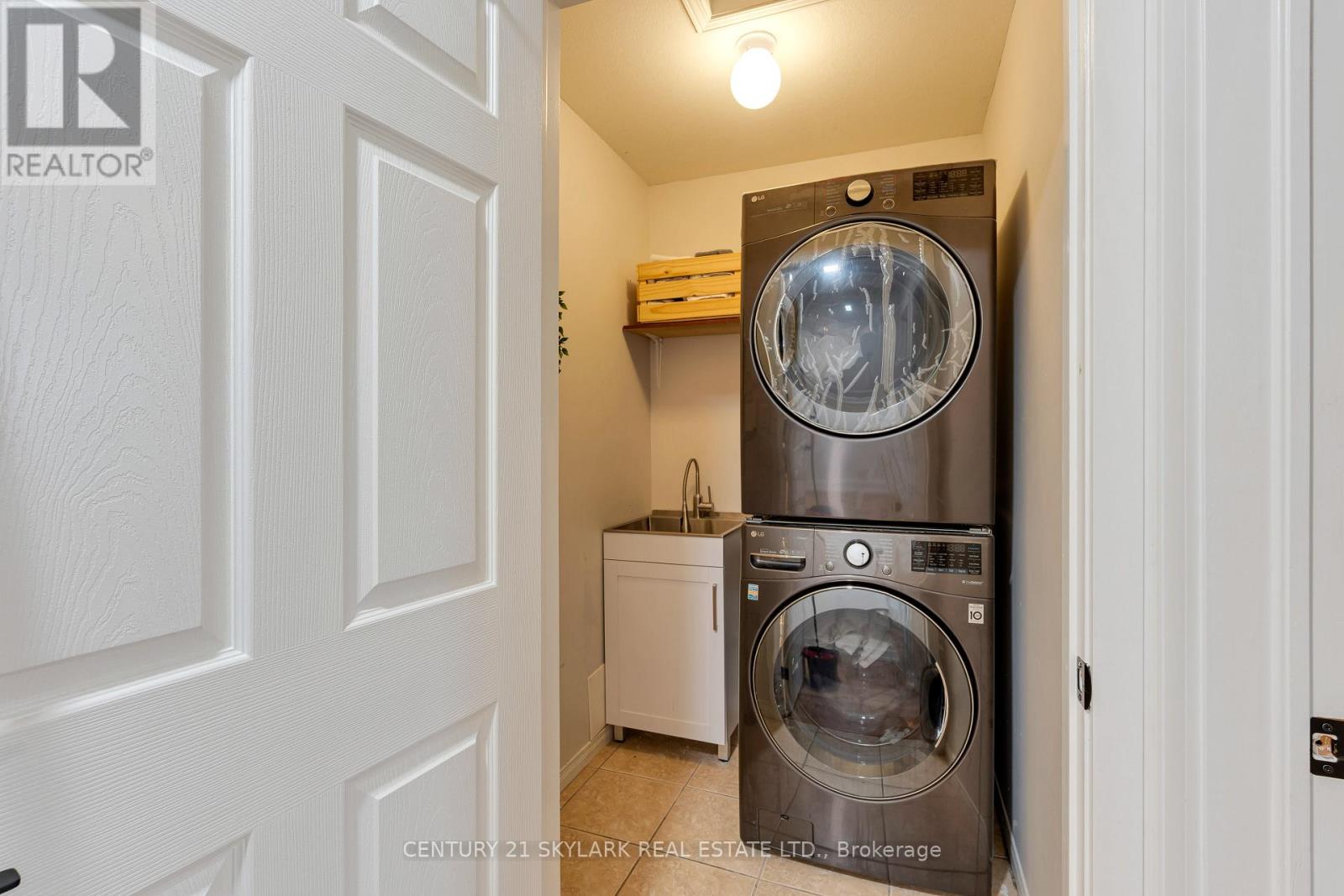 #15 1385 UPPER WENTWORTH STREET - 31