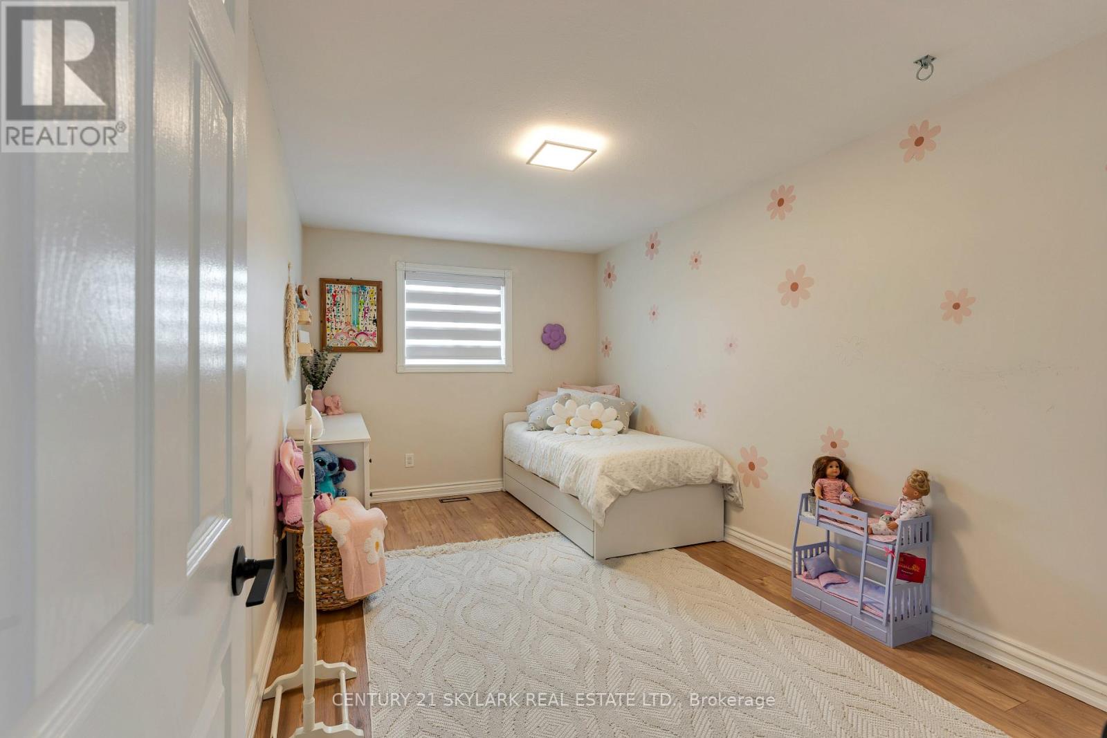 #15 1385 UPPER WENTWORTH STREET - 32