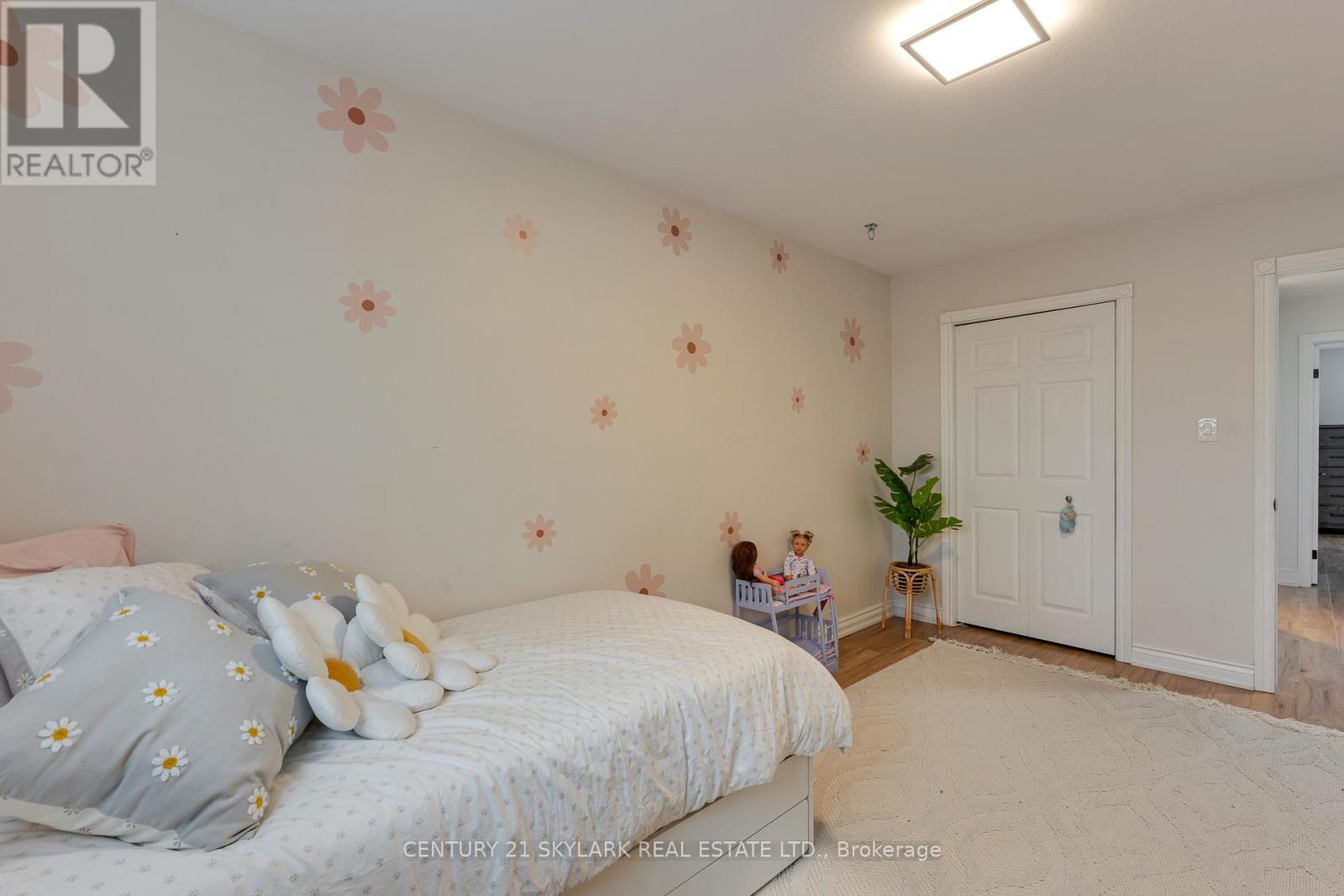 #15 1385 UPPER WENTWORTH STREET - 33