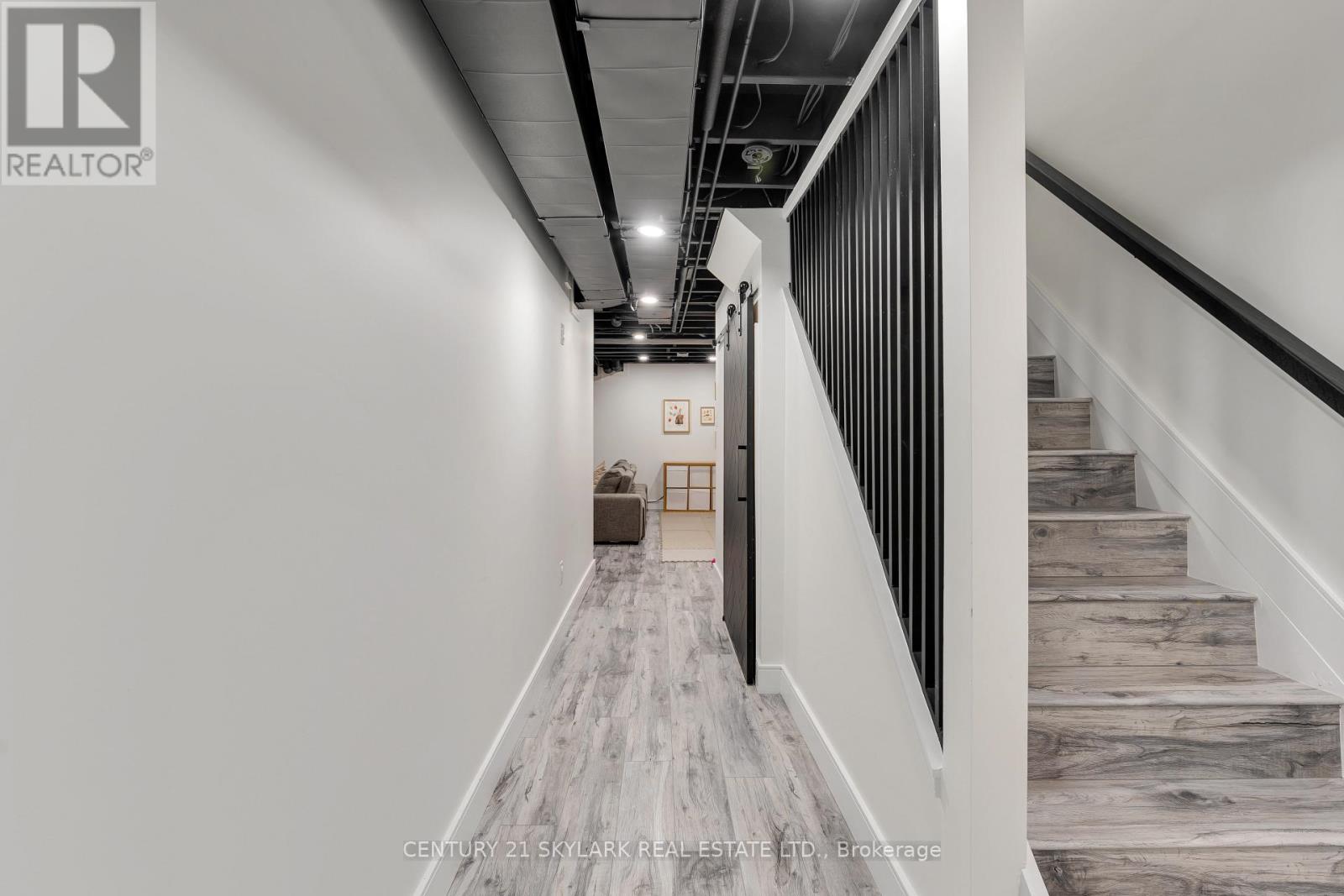 #15 1385 UPPER WENTWORTH STREET - 34