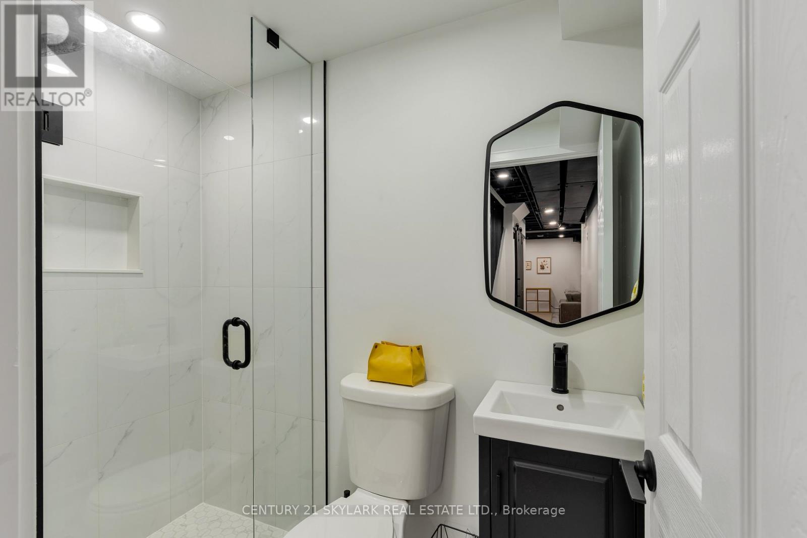 #15 1385 UPPER WENTWORTH STREET - 35
