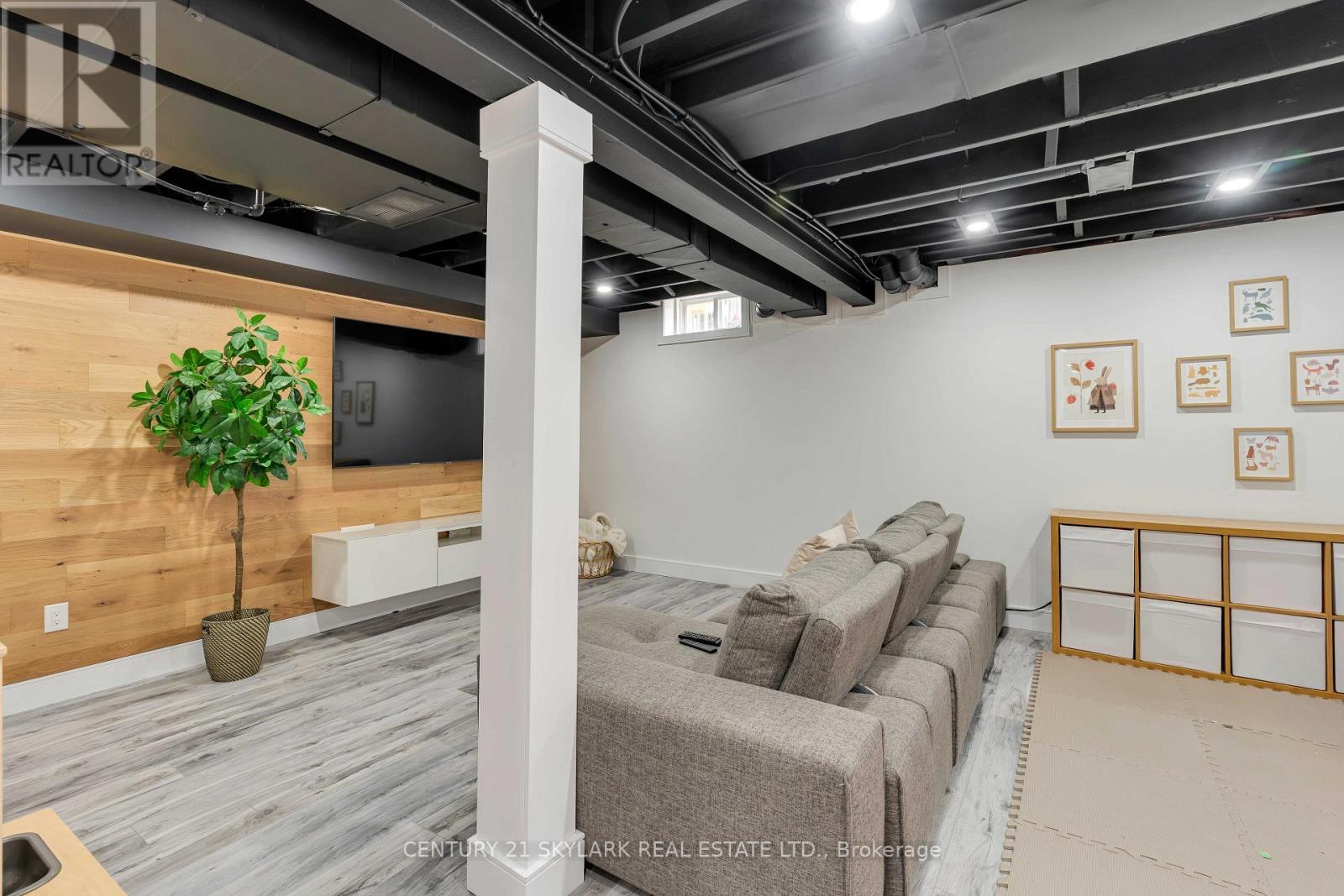 #15 1385 UPPER WENTWORTH STREET - 37