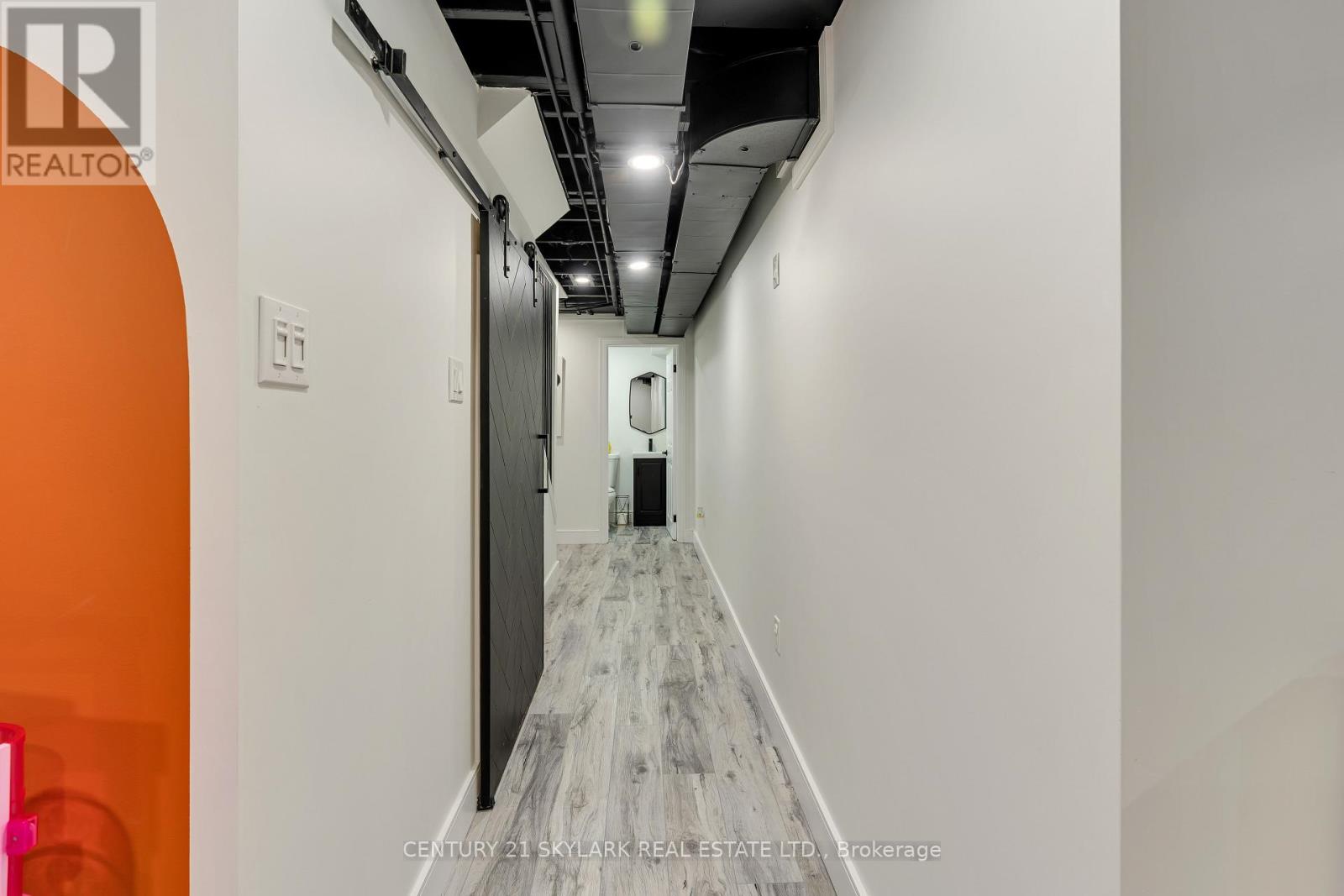 #15 1385 UPPER WENTWORTH STREET - 40