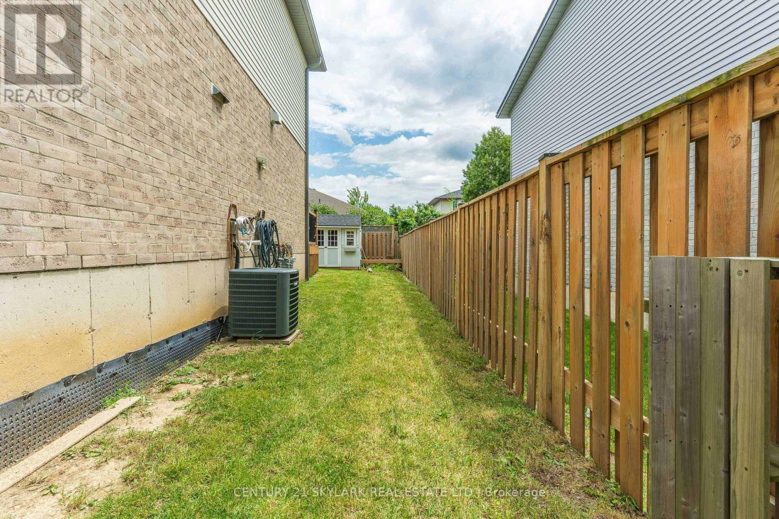 #15 1385 UPPER WENTWORTH STREET - 43
