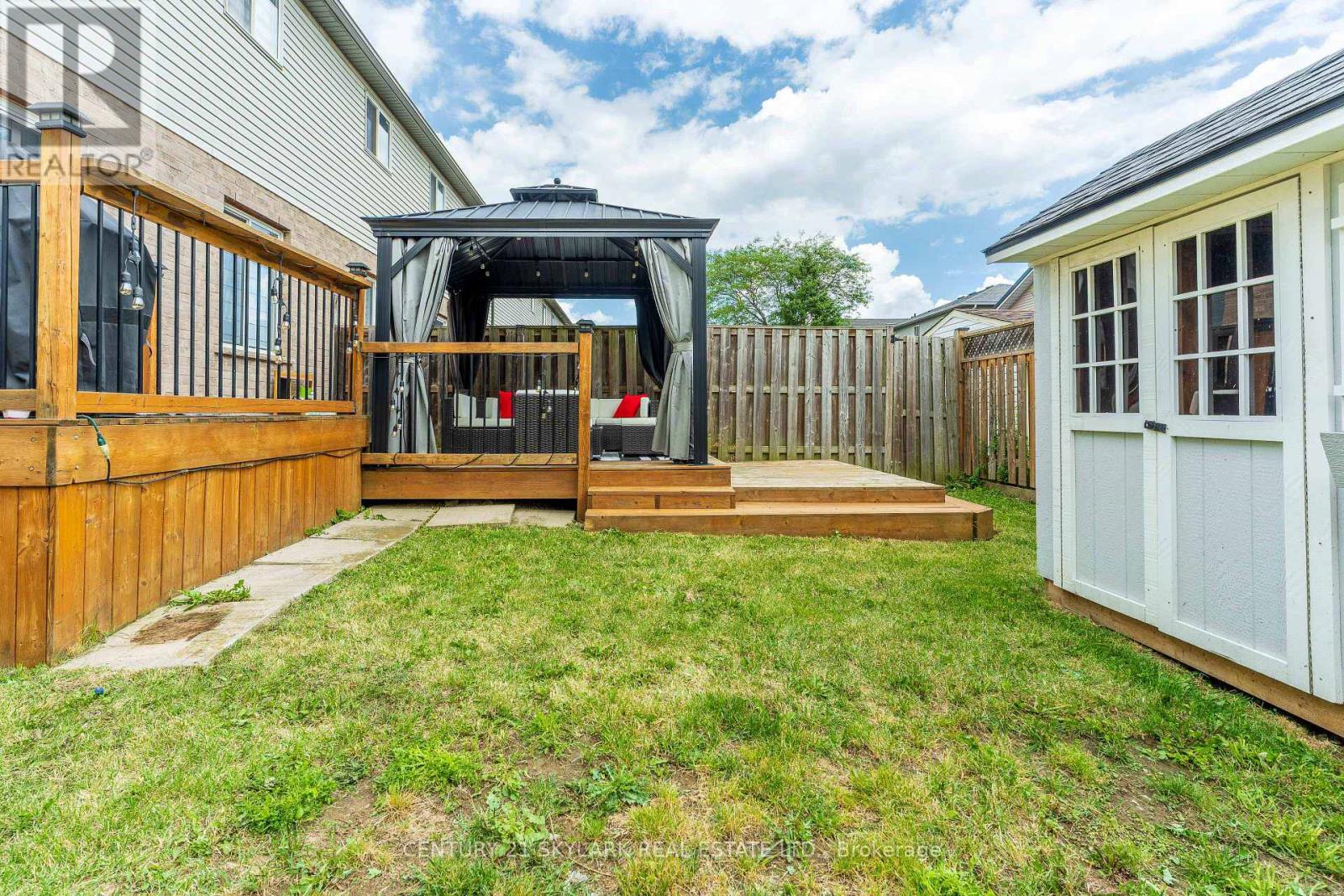 #15 1385 UPPER WENTWORTH STREET - 44