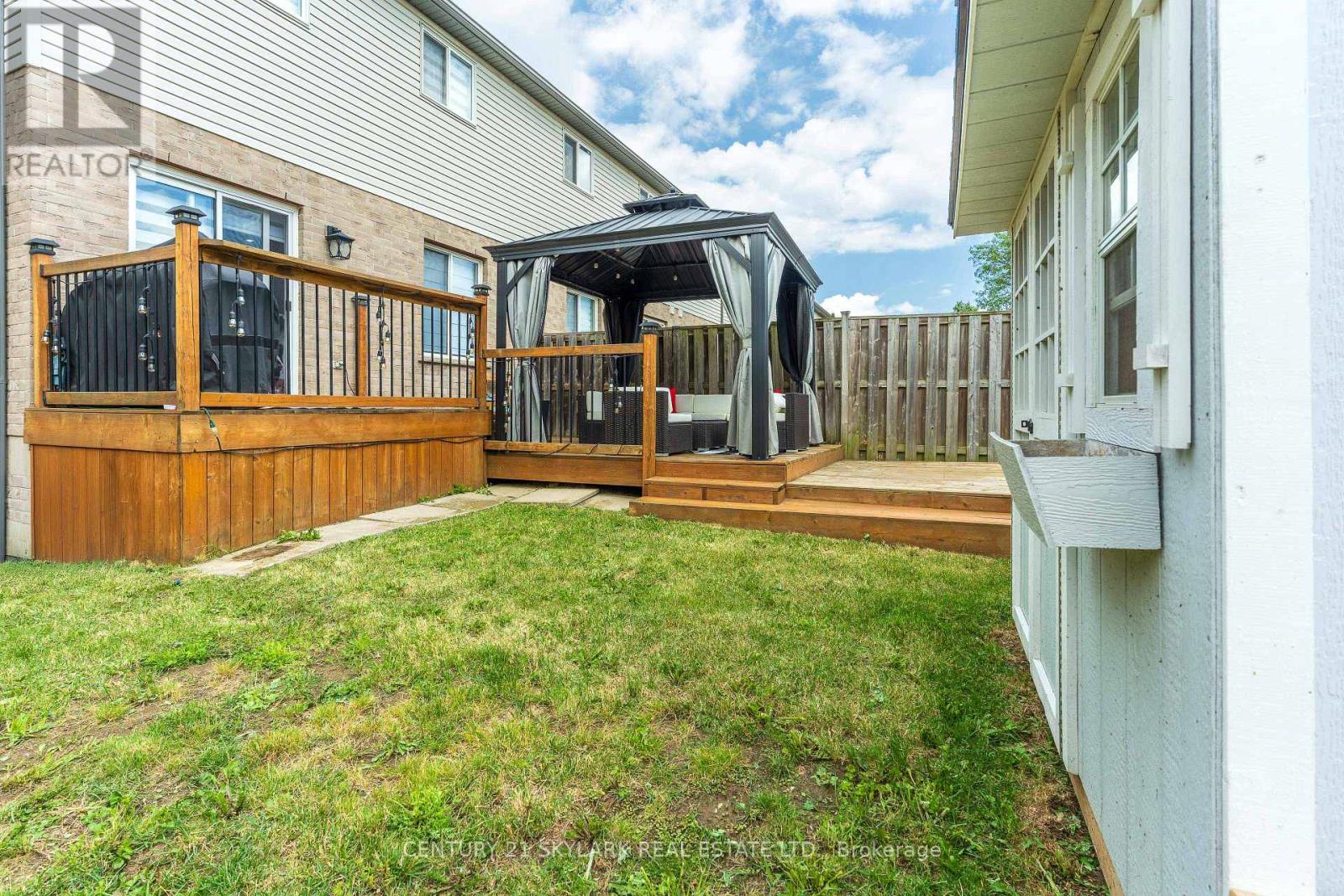 #15 1385 UPPER WENTWORTH STREET - 45