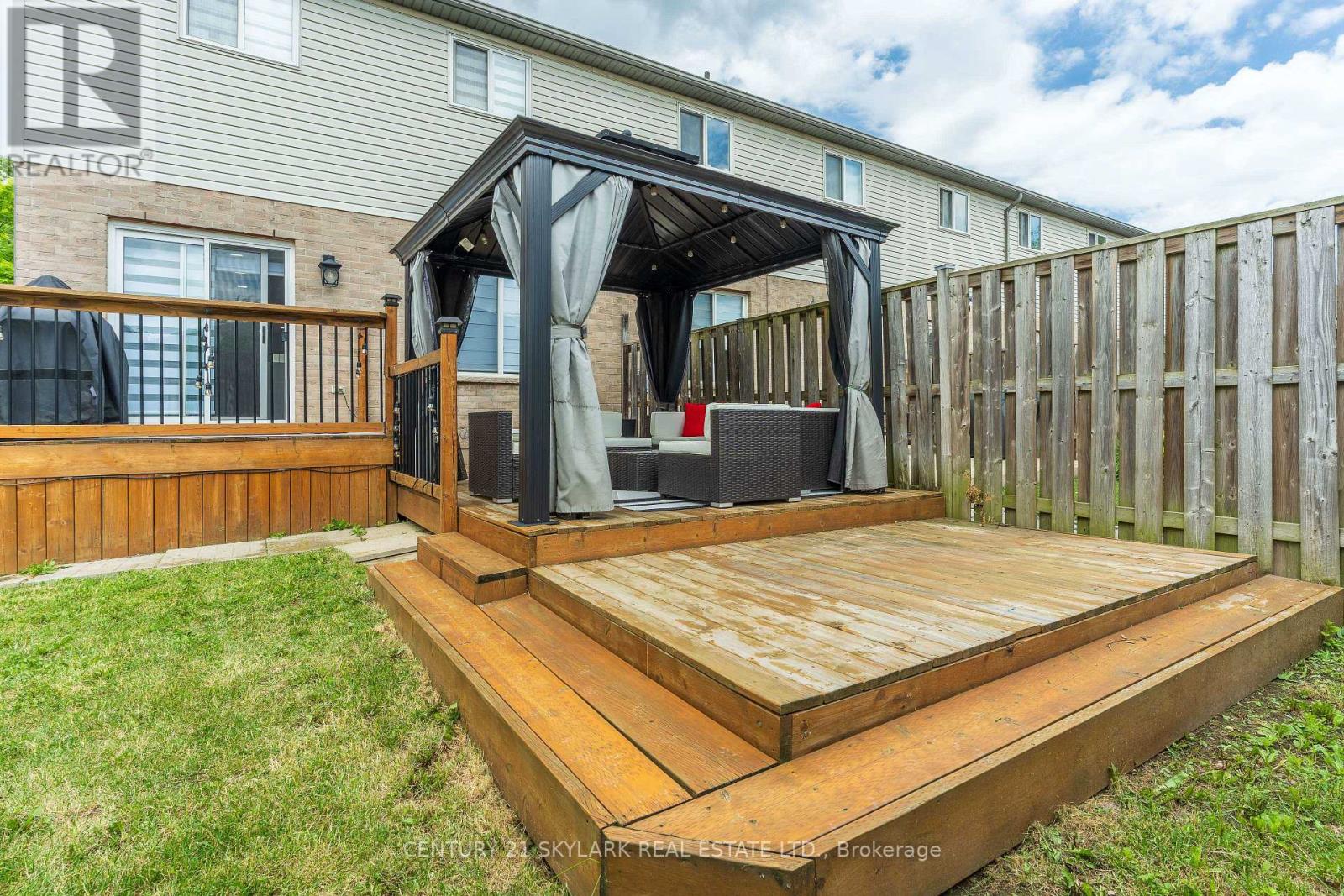 #15 1385 UPPER WENTWORTH STREET - 46