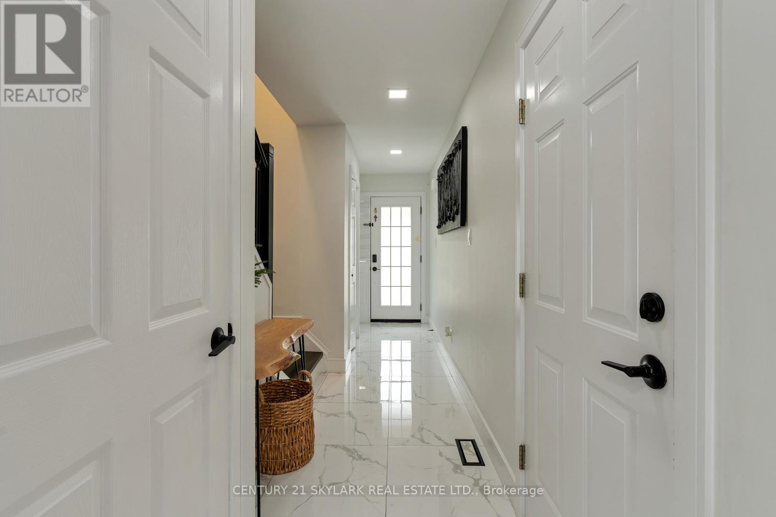 #15 1385 UPPER WENTWORTH STREET - 5