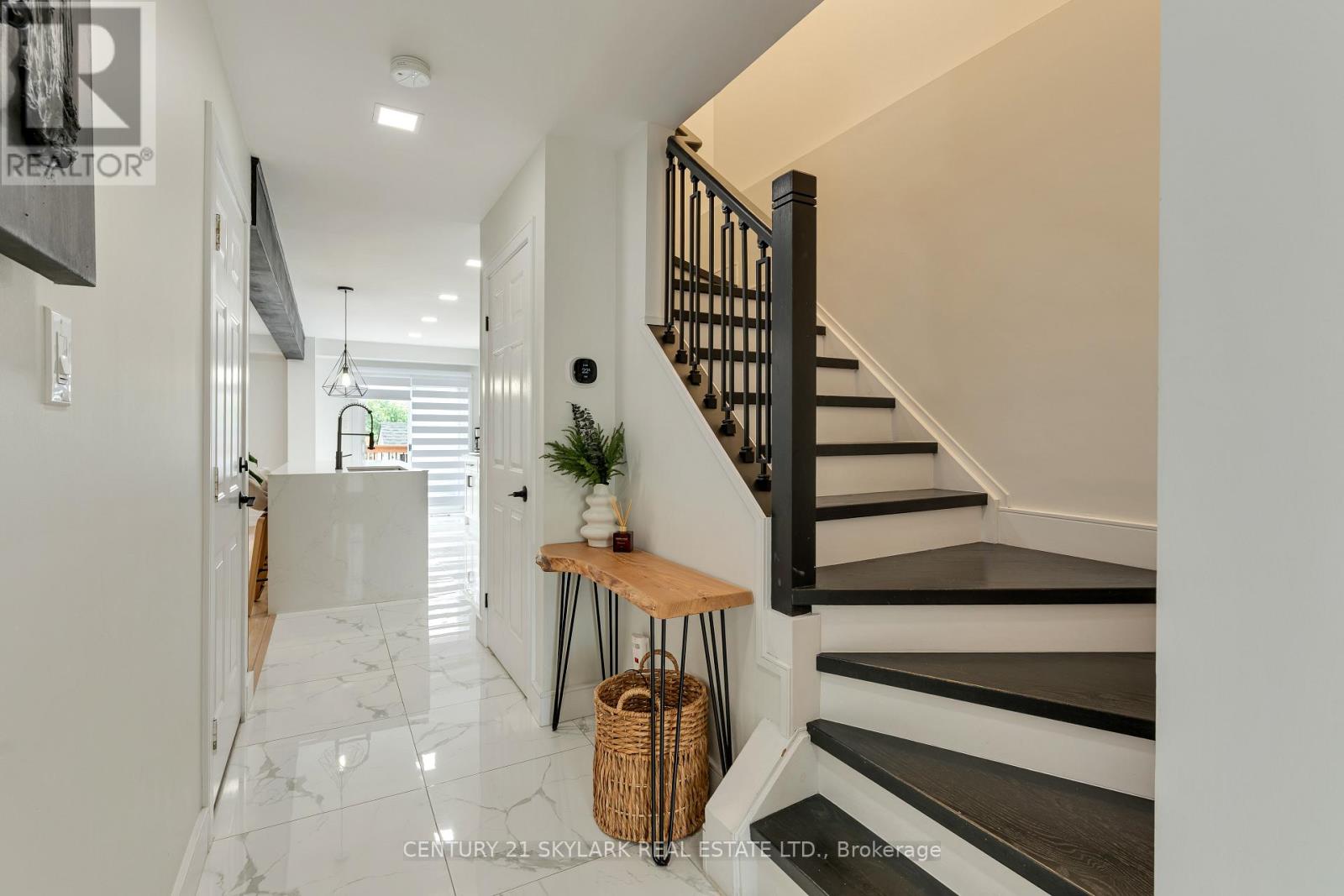 #15 1385 UPPER WENTWORTH STREET - 8