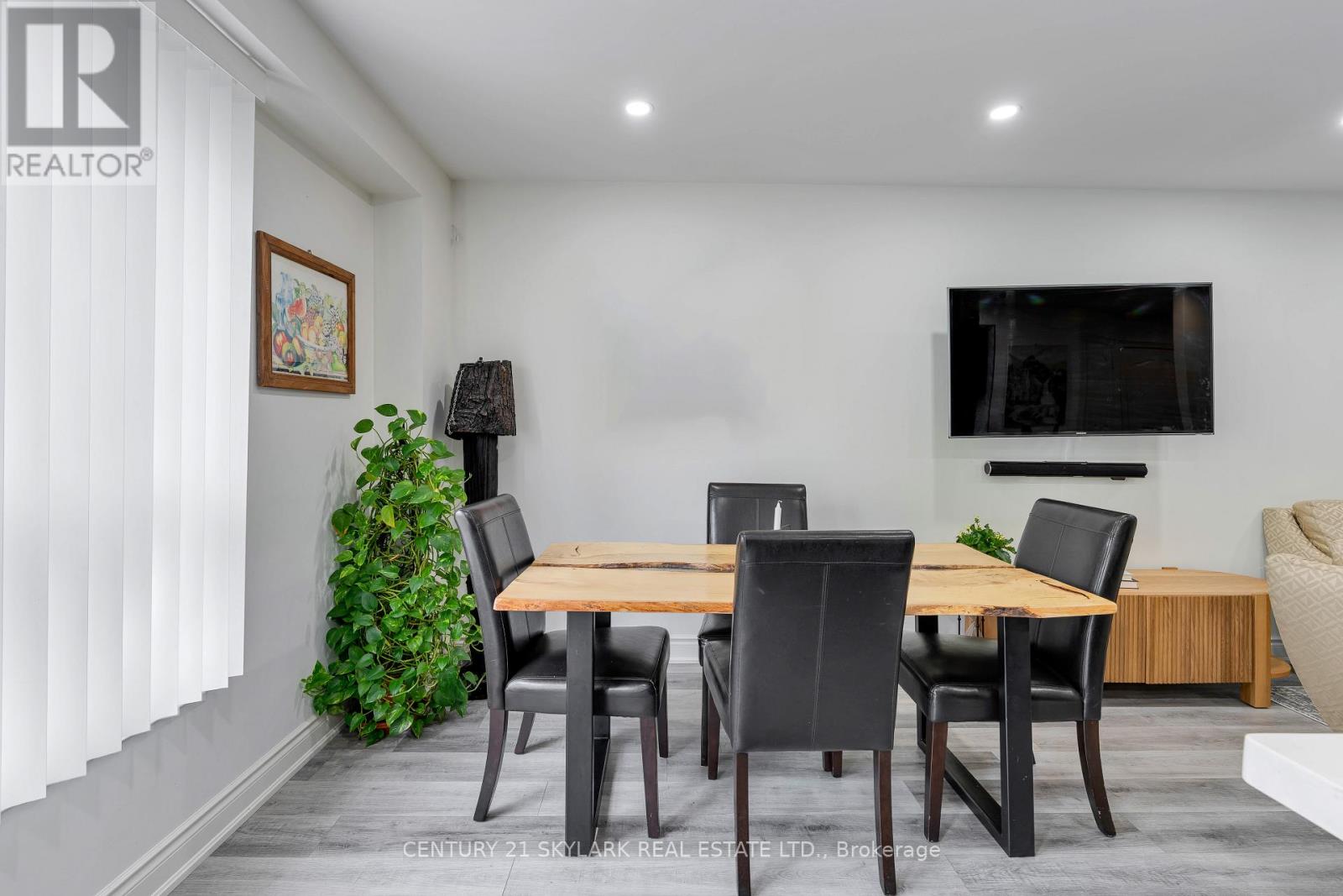 #18 10 CADHAM BOULEVARD - 10