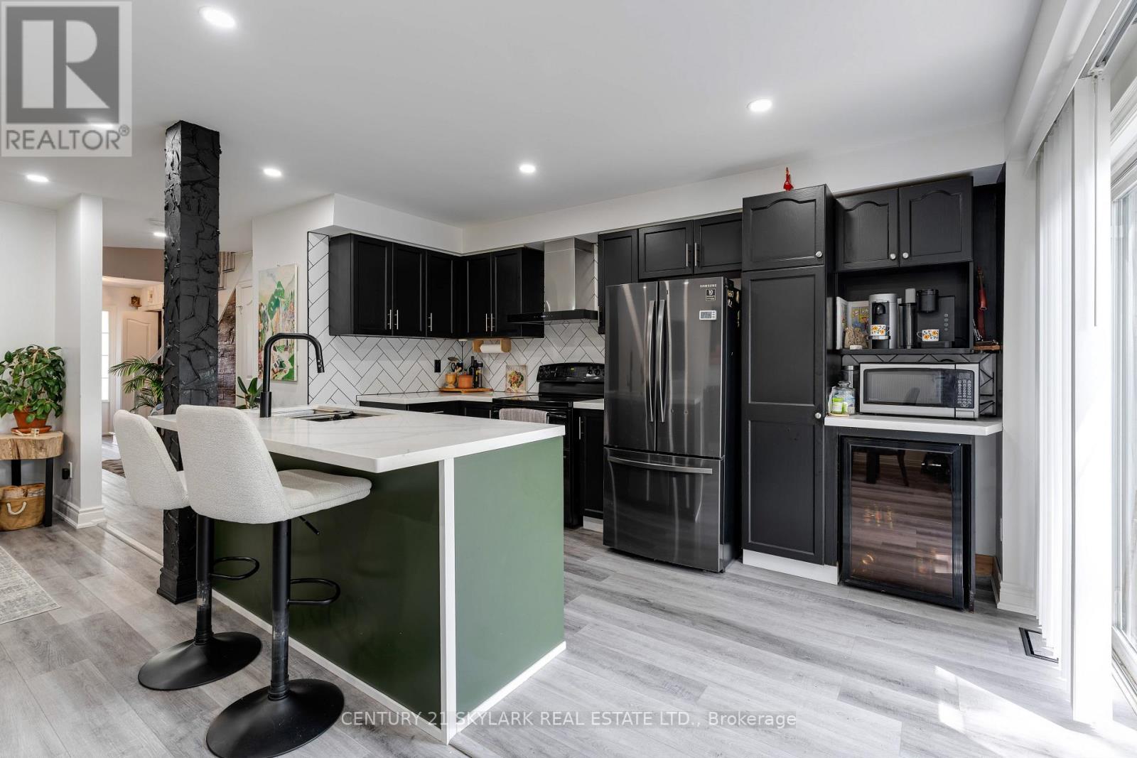 #18 10 CADHAM BOULEVARD - 11