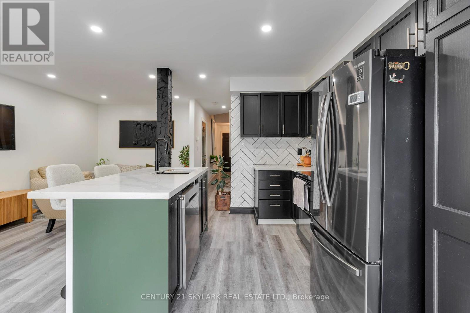 #18 10 CADHAM BOULEVARD - 12