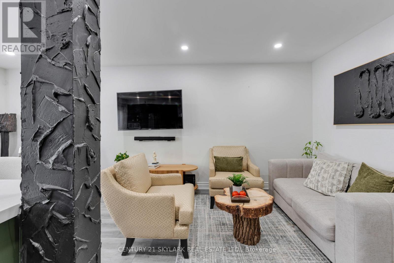 #18 10 CADHAM BOULEVARD - 13