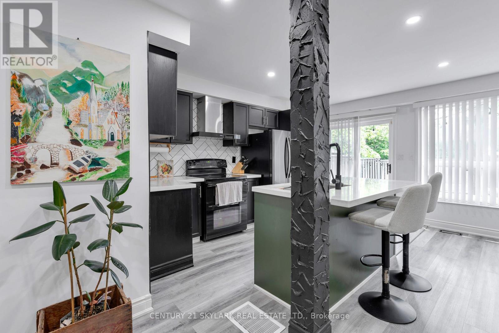 #18 10 CADHAM BOULEVARD - 14