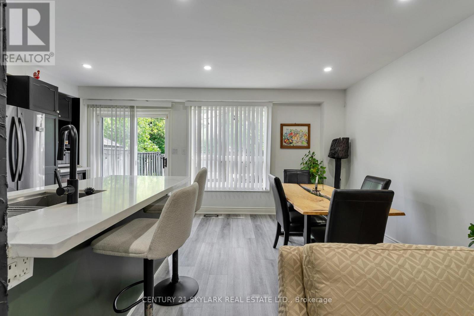 #18 10 CADHAM BOULEVARD - 15