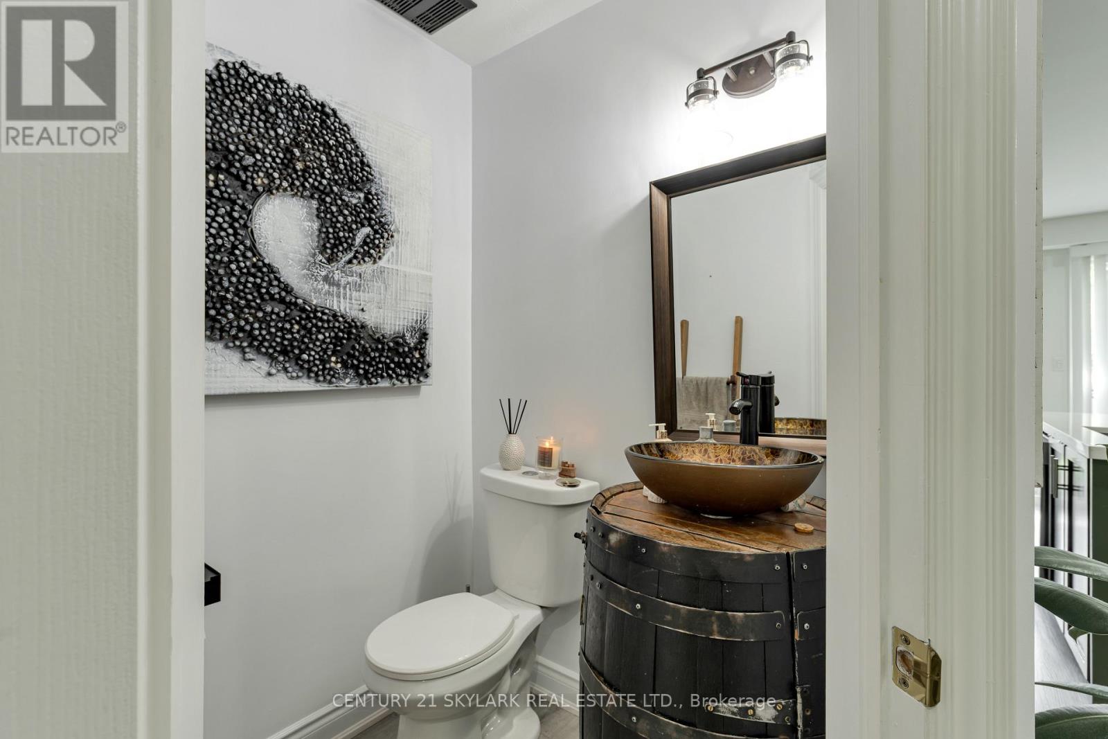 #18 10 CADHAM BOULEVARD - 17
