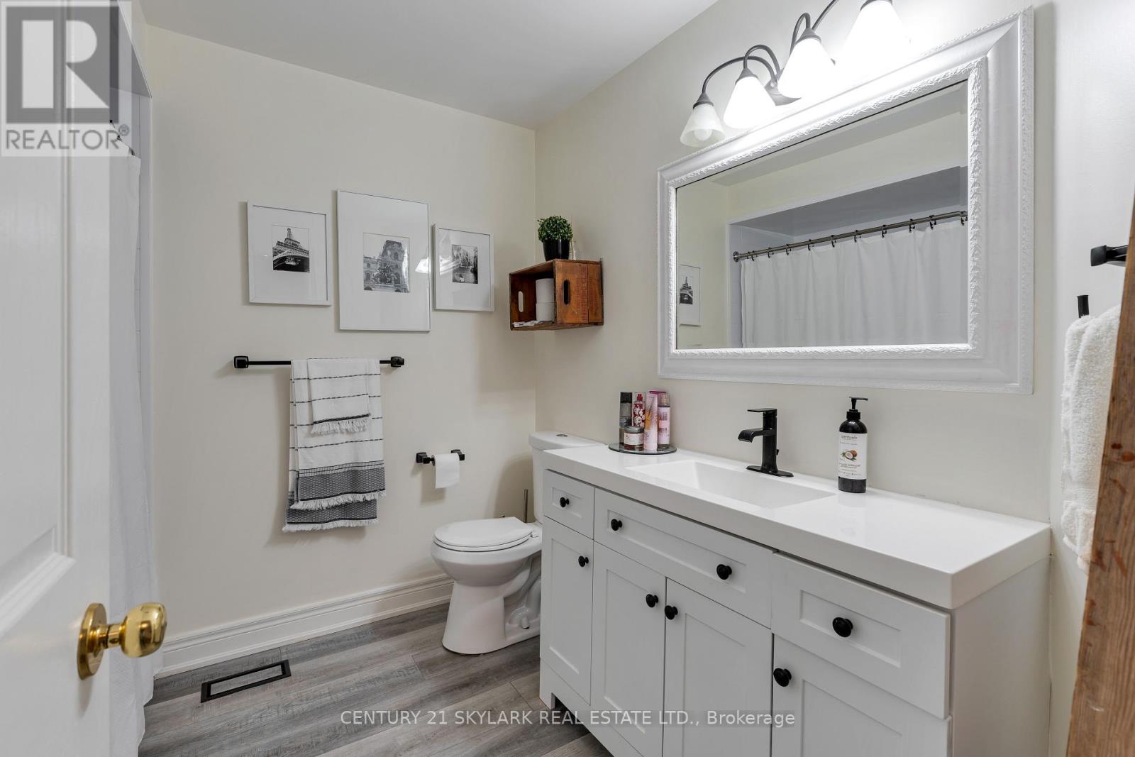 #18 10 CADHAM BOULEVARD - 20