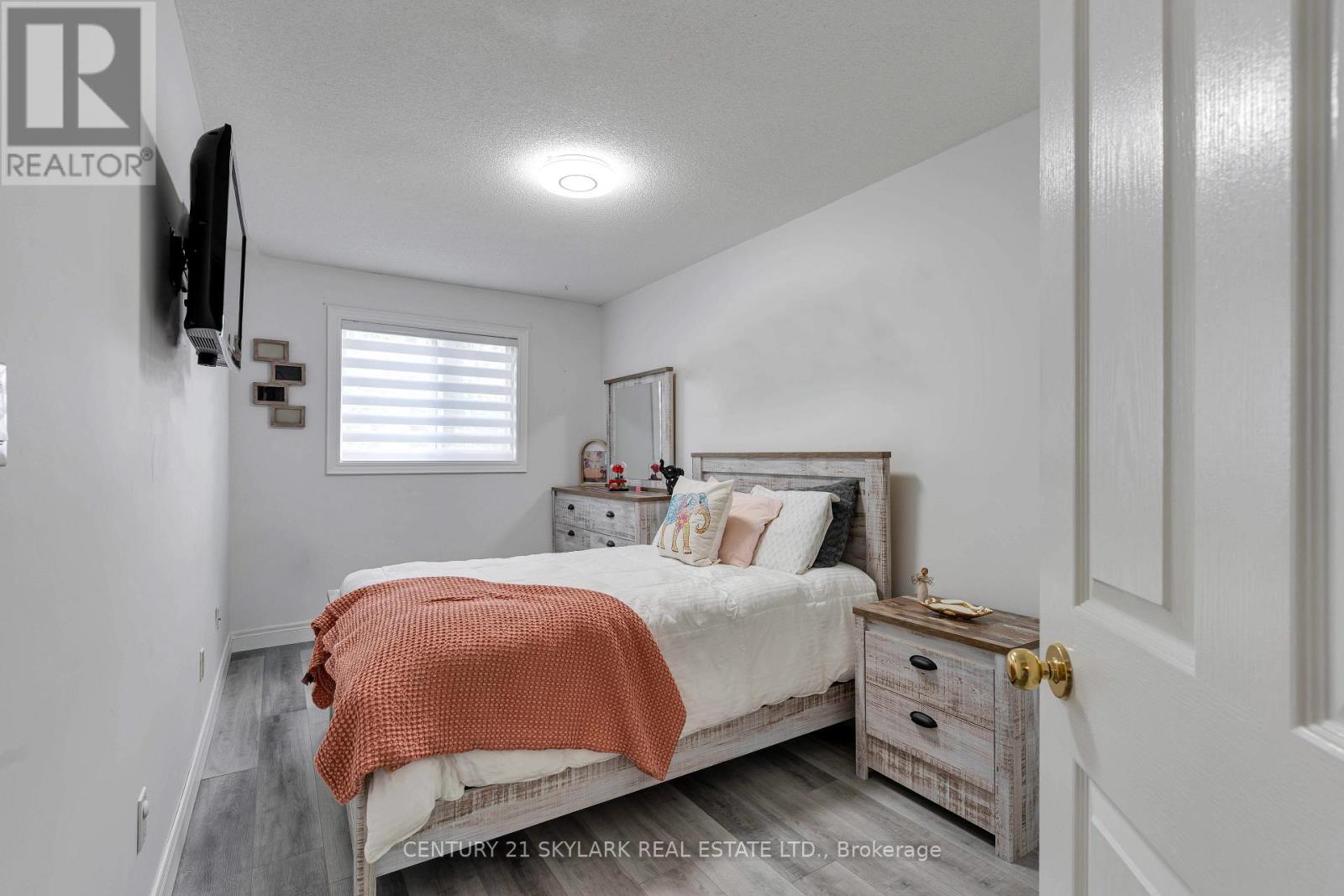 #18 10 CADHAM BOULEVARD - 23