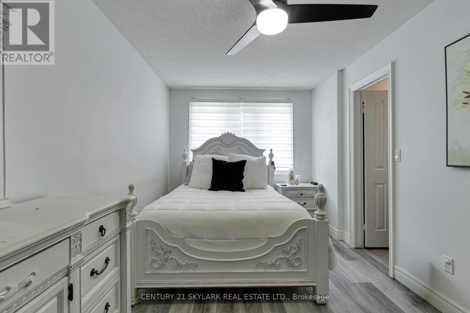 #18 10 CADHAM BOULEVARD - 26