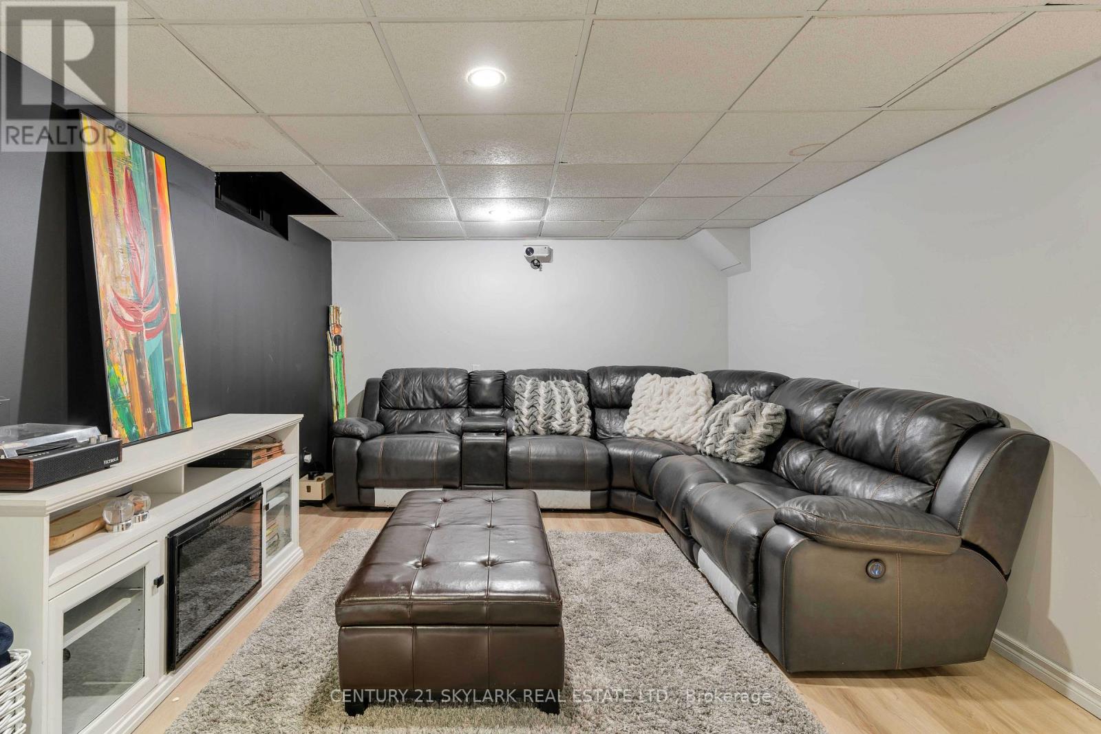 #18 10 CADHAM BOULEVARD - 34
