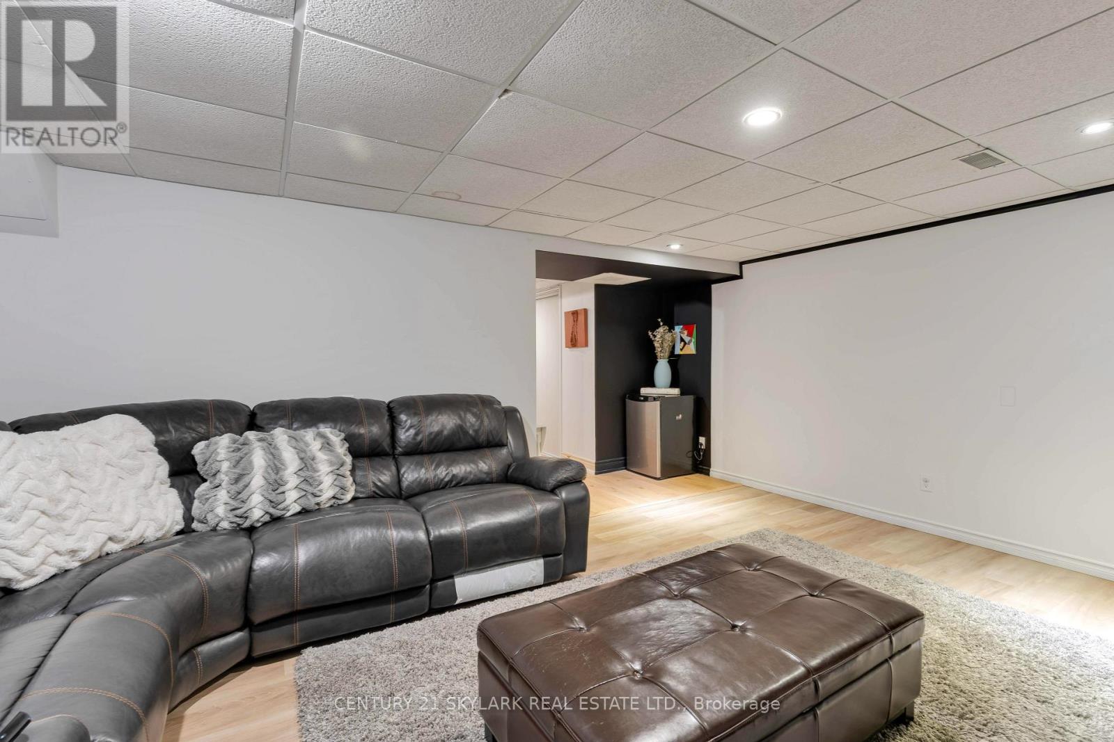 #18 10 CADHAM BOULEVARD - 36