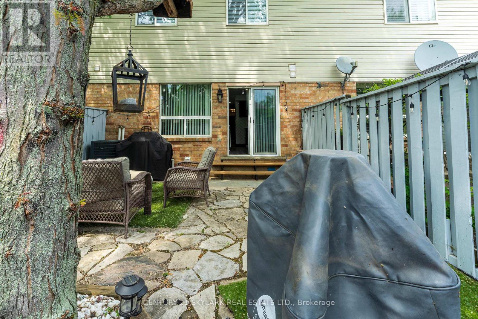#18 10 CADHAM BOULEVARD - 40