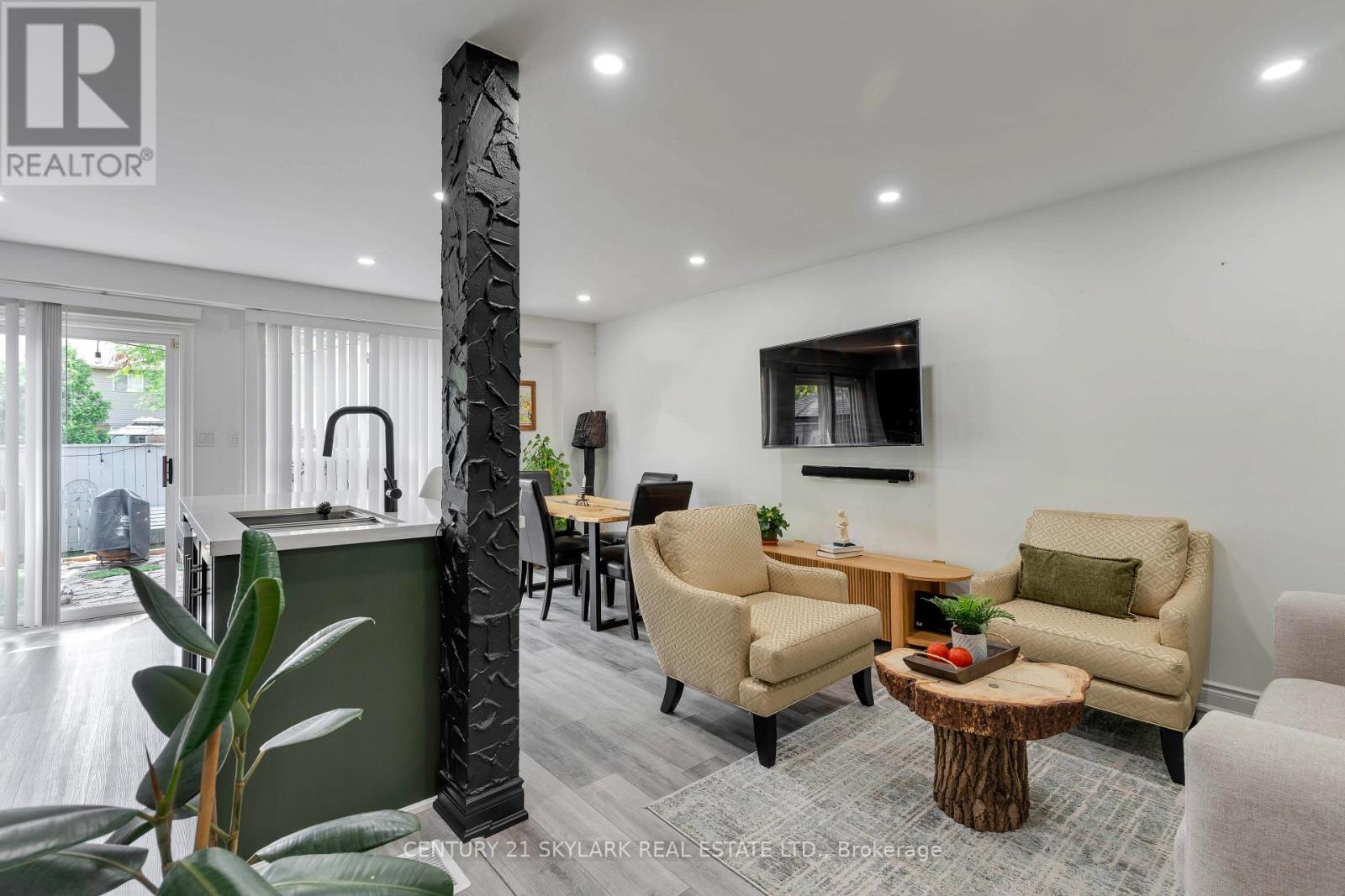 #18 10 CADHAM BOULEVARD - 7