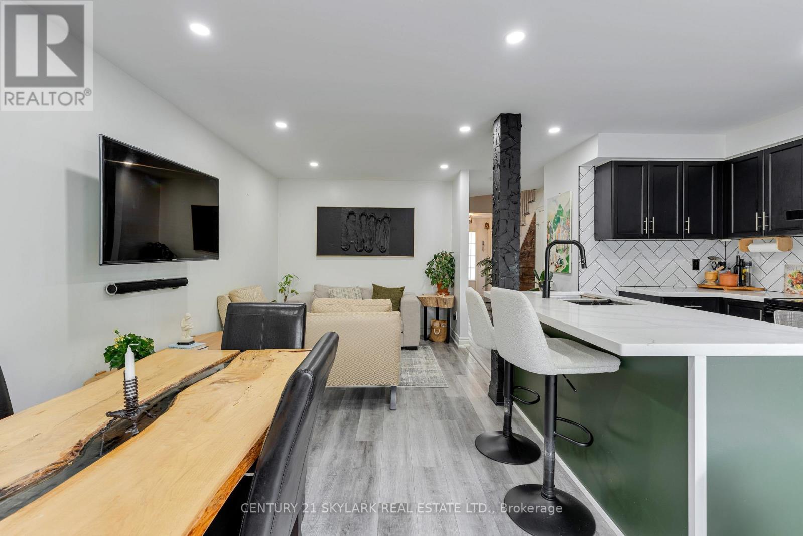 #18 10 CADHAM BOULEVARD - 8