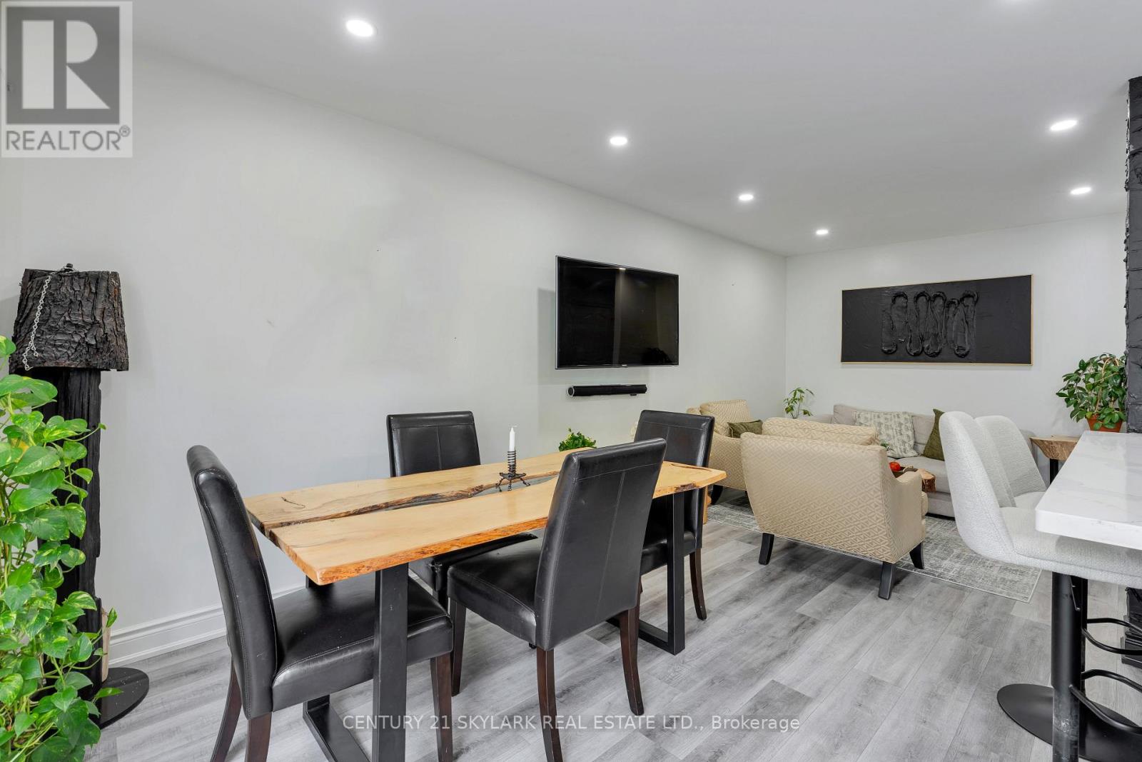 #18 10 CADHAM BOULEVARD - 9