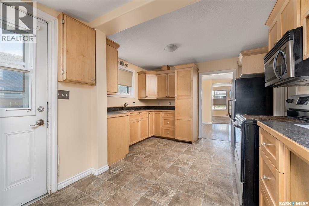377 Fairford STREET W - 19