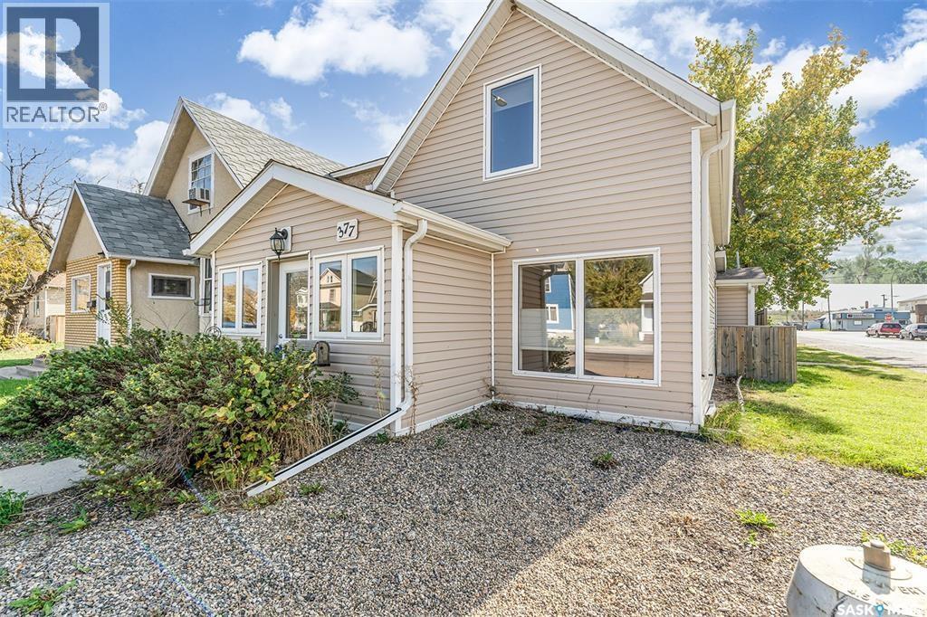 377 Fairford STREET W - 2