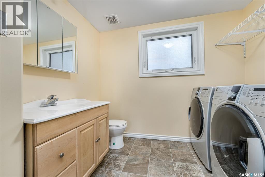377 Fairford STREET W - 13