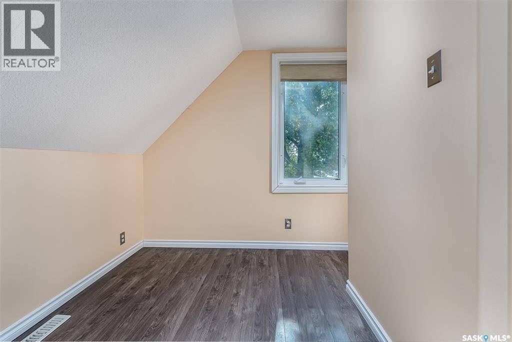 377 Fairford STREET W - 25
