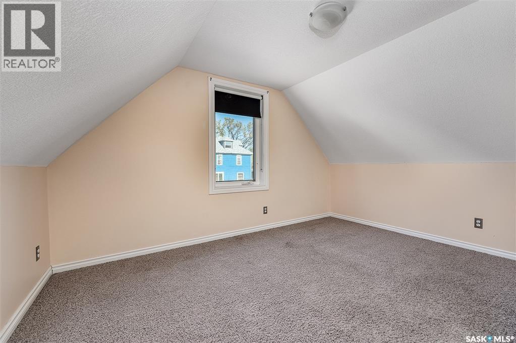 377 Fairford STREET W - 27