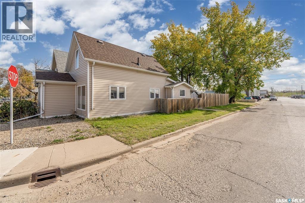 377 Fairford STREET W - 4