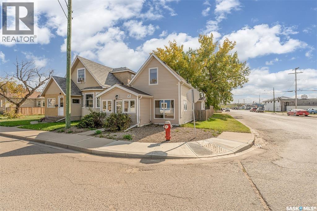 377 Fairford STREET W - 1