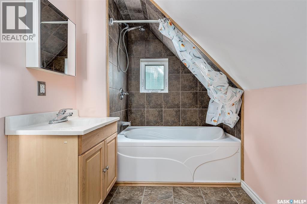377 Fairford STREET W - 30