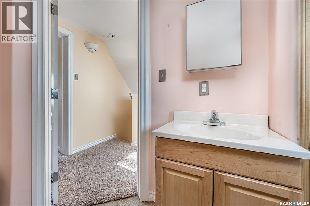 377 Fairford STREET W - 29